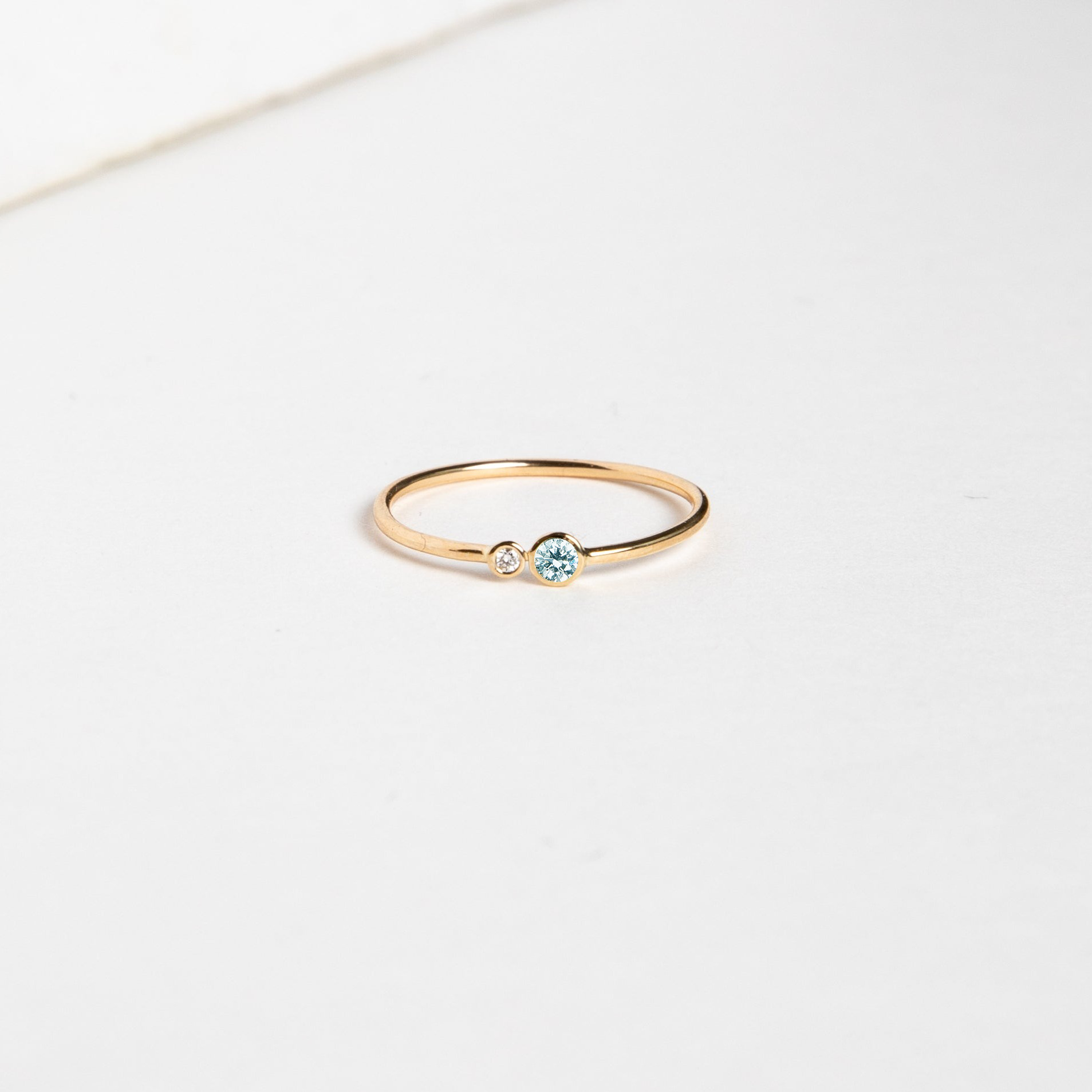 Kiki Ring with Peridot and White Diamond