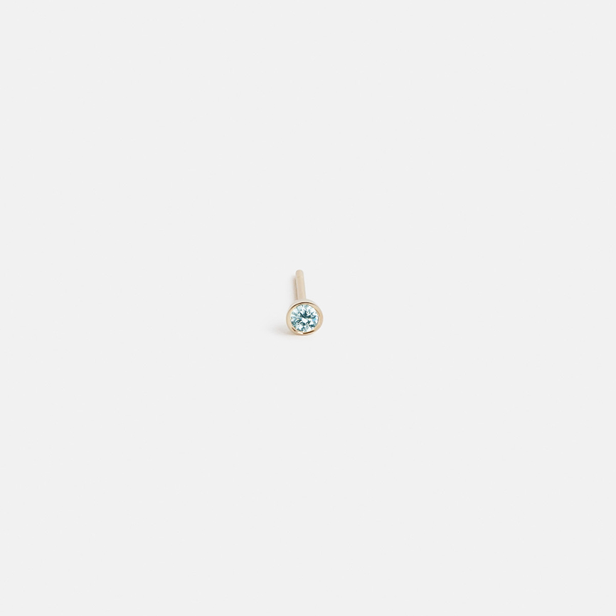 Dainty gold stud earring minimalist style everyday design SHW NYC jewelry modern simple solid gold handcrafted fine jewelry