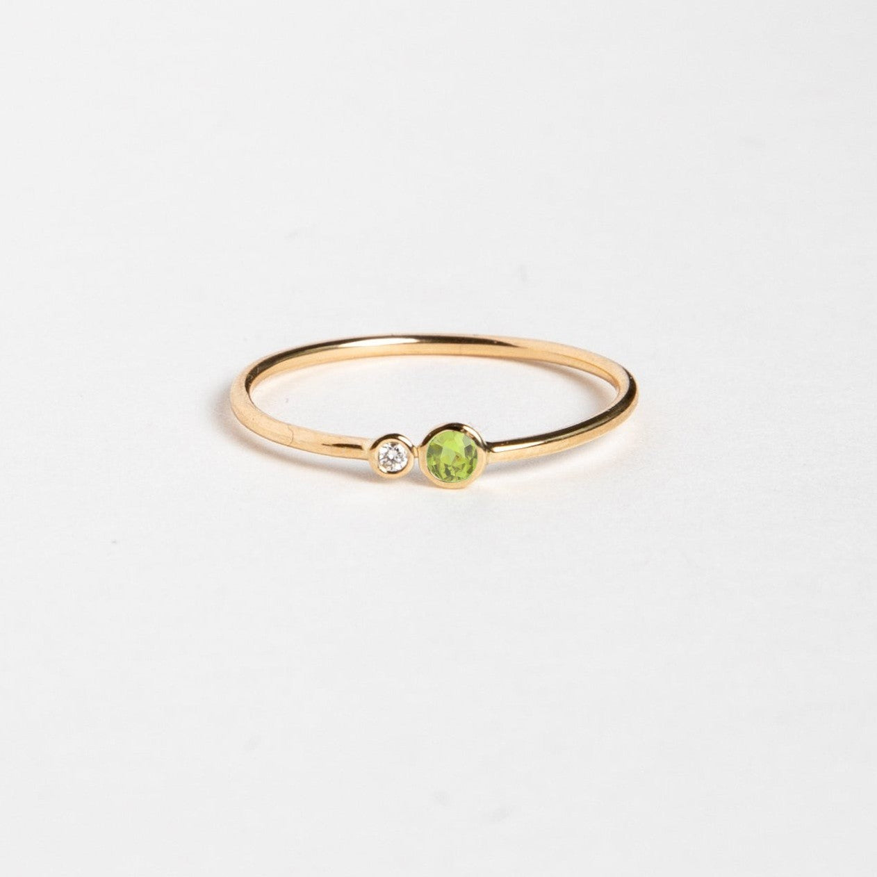 Kiki Ring with Peridot and White Diamond