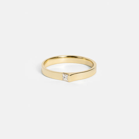 14k yellow gold 2.5mm flat band with princess-cut white diamond