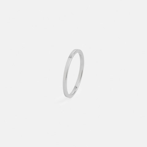 Side profile of a thin flat platinum wedding band