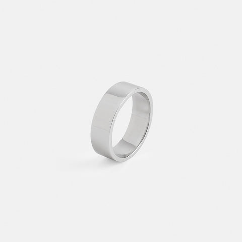 Side view of a 6mm platinum ring with flat profile design